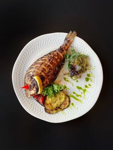 Дорадо с запеченными овощами