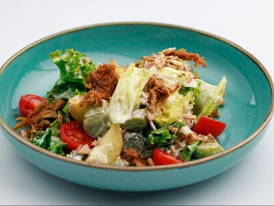 Салат с рваной свининой