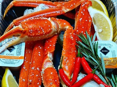 Клешни краба-стригуна с ореховым соусом