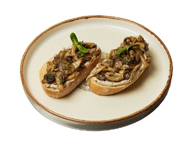 Брускетта с грибами и трюфельным соусом