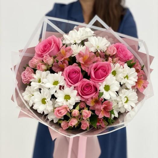 Авторский букет с розовыми розами