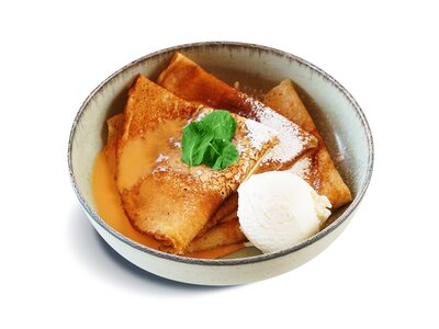 Блины в карамельном соусе с ванильным кремом