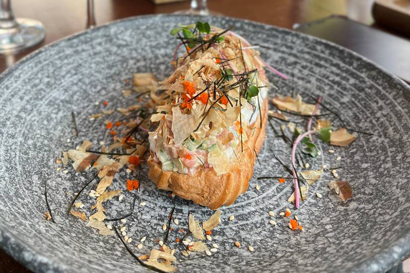 Эклер, угорь, Страчателла, стружка Кациобуши