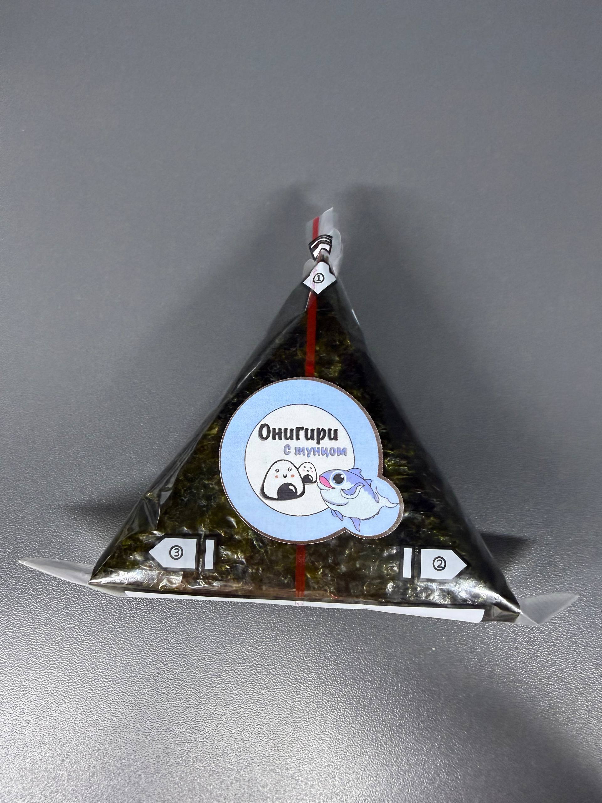 Онигири тунец