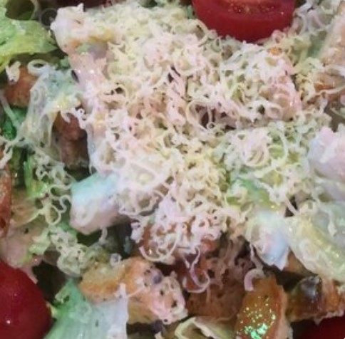 Салат Цезарь с курицей