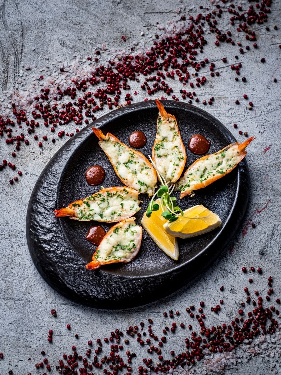 *Лангустины, запеченные с сыром моцарелла и пармезаном