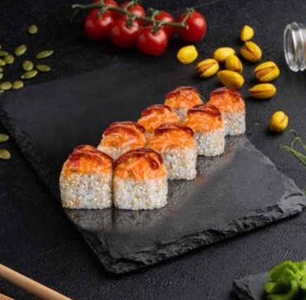 Запеченный ролл с копченым угрем под сыром