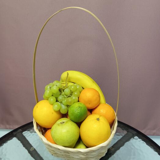 Корзина с фруктами