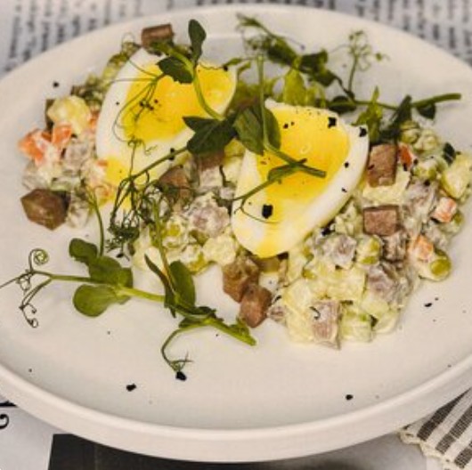 Салат оливье с языком