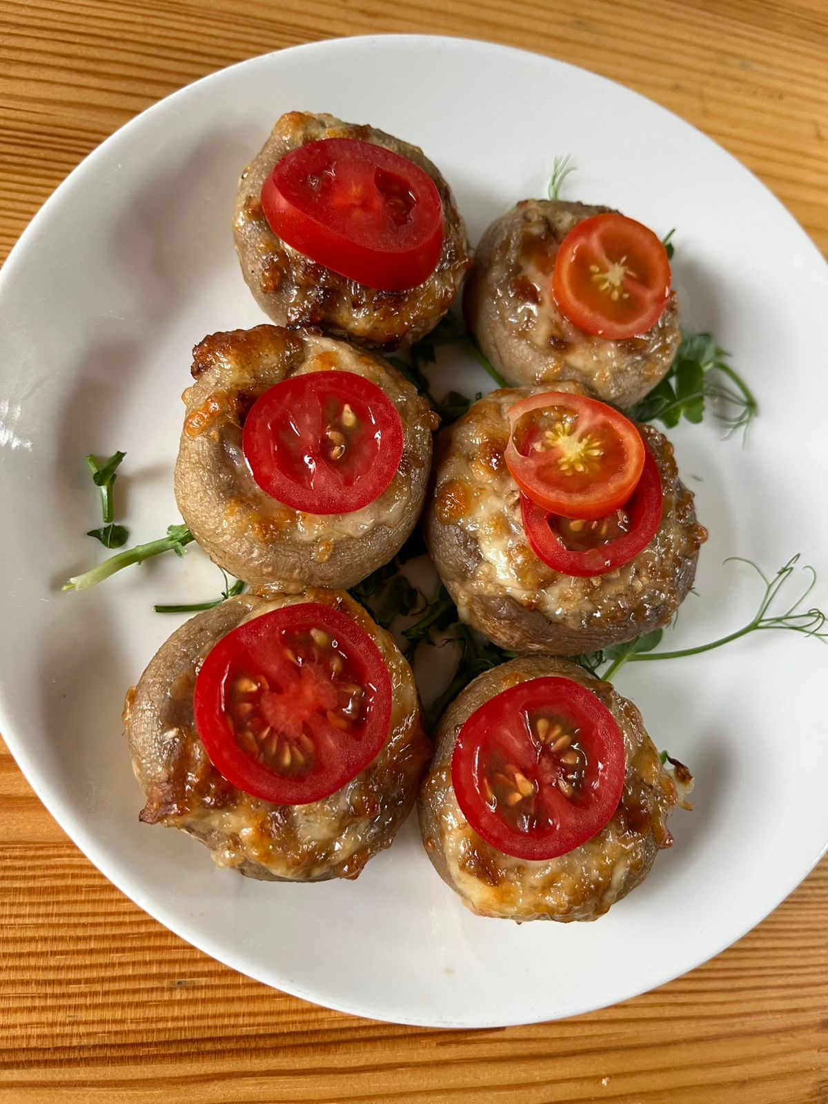 Шампиньоны с сыром и овощами