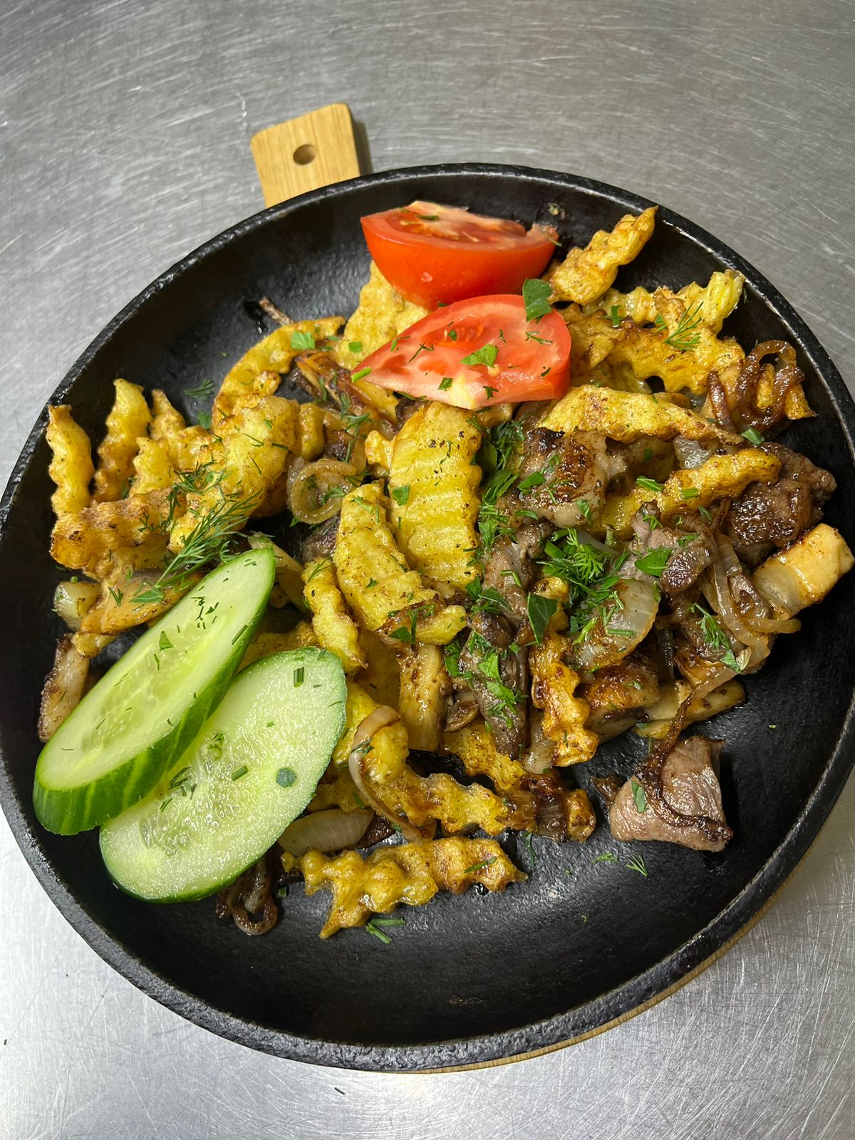Горячая сковородка с мясом баранины