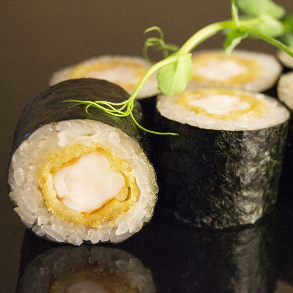 Маки с креветкой темпура