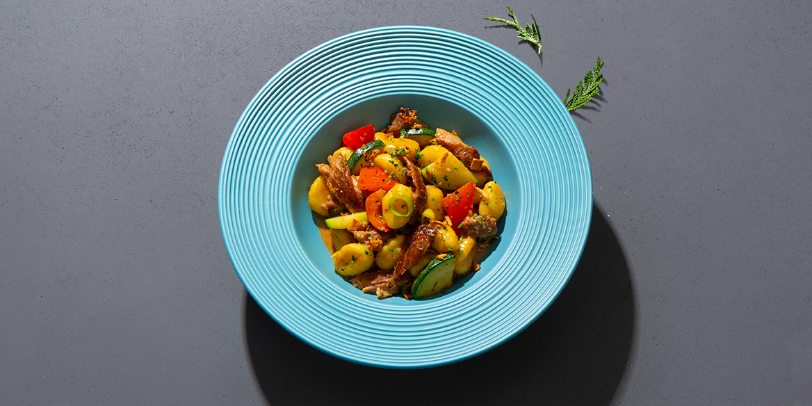 Ньокки с перечной свининой и овощами