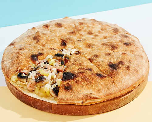Домашняя пицца с курицей и грибами