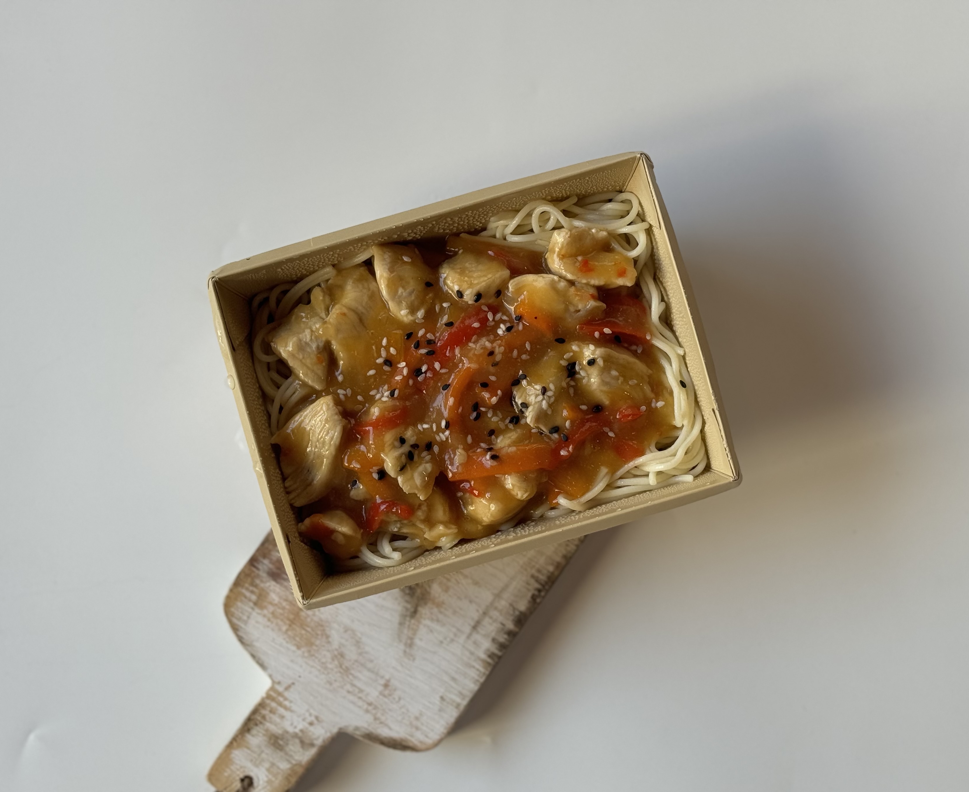 Паста с курочкой в кисло-сладком соусе