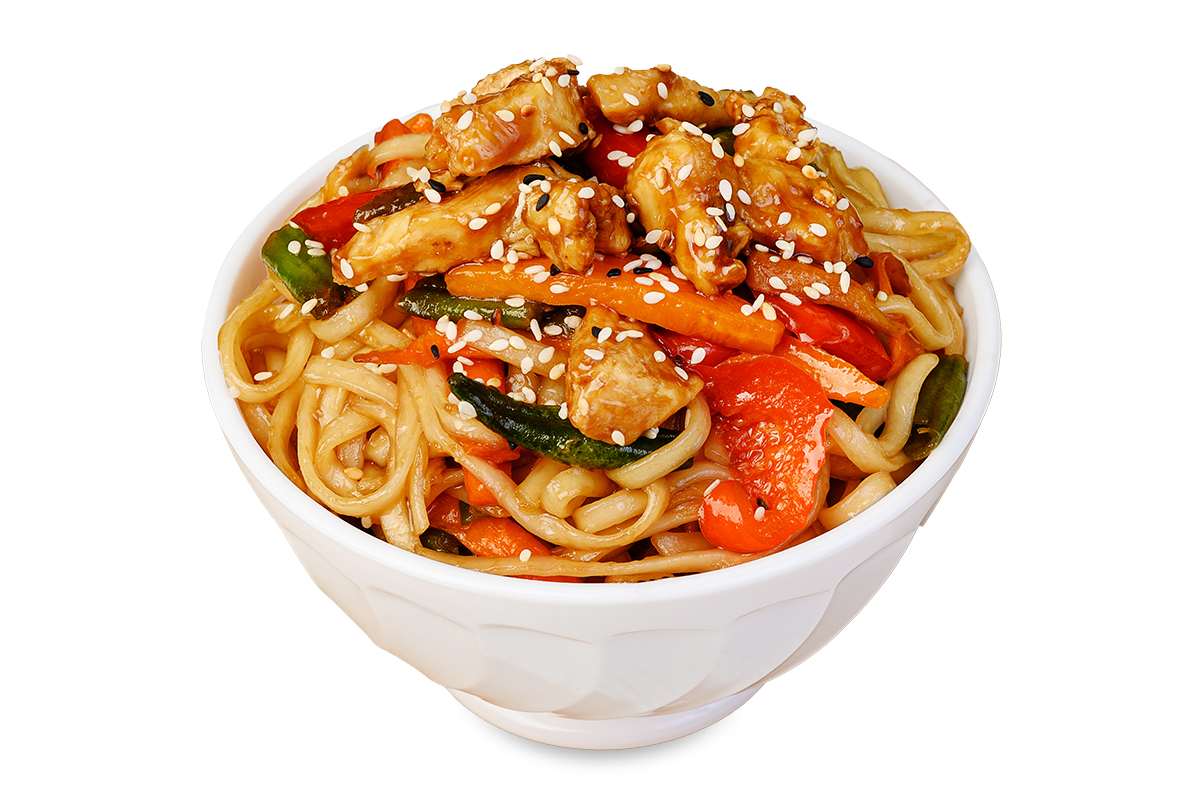 Wok с курицей, овощами и соусом
