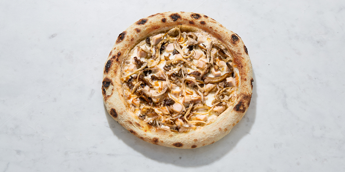 Неаполитанская пицца с курицей и трюфельным соусом 24 см