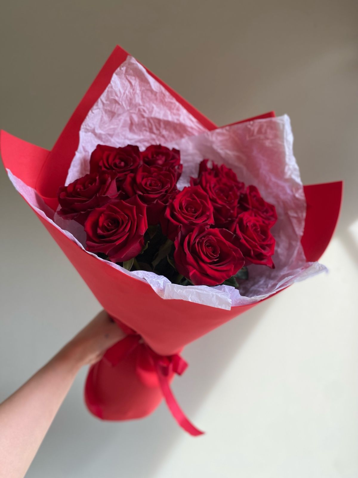 11 роз в оформлении