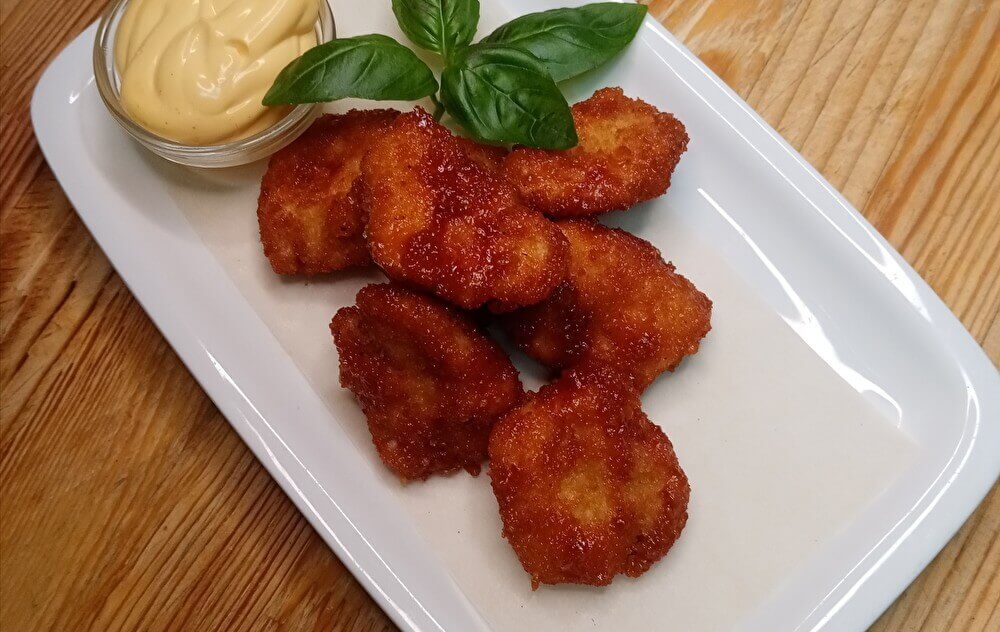 Куриные кусочки в чили соусе