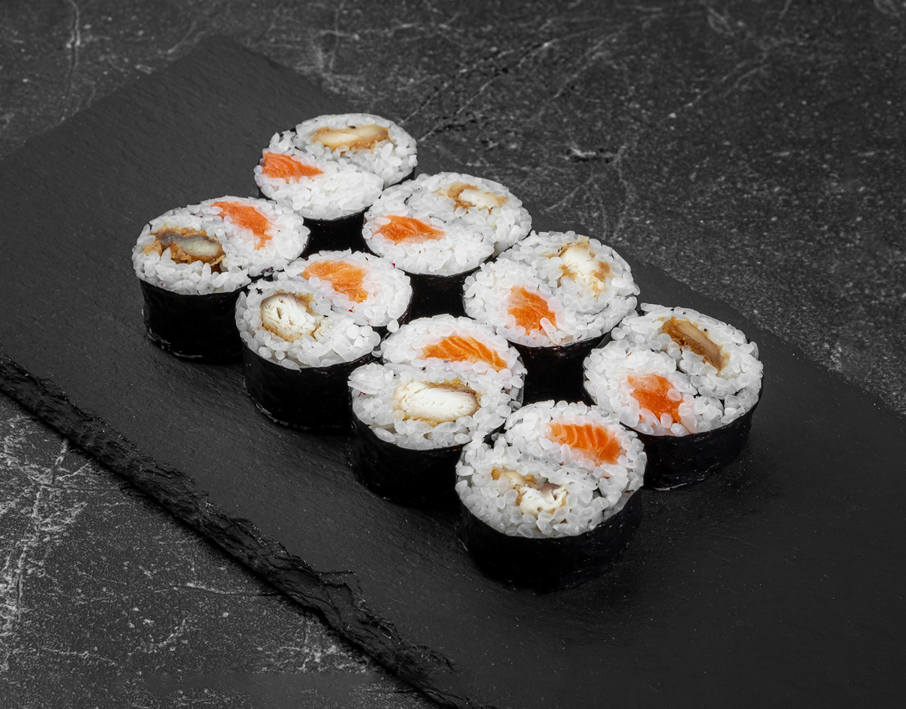 Ролл "Инь-Ян"