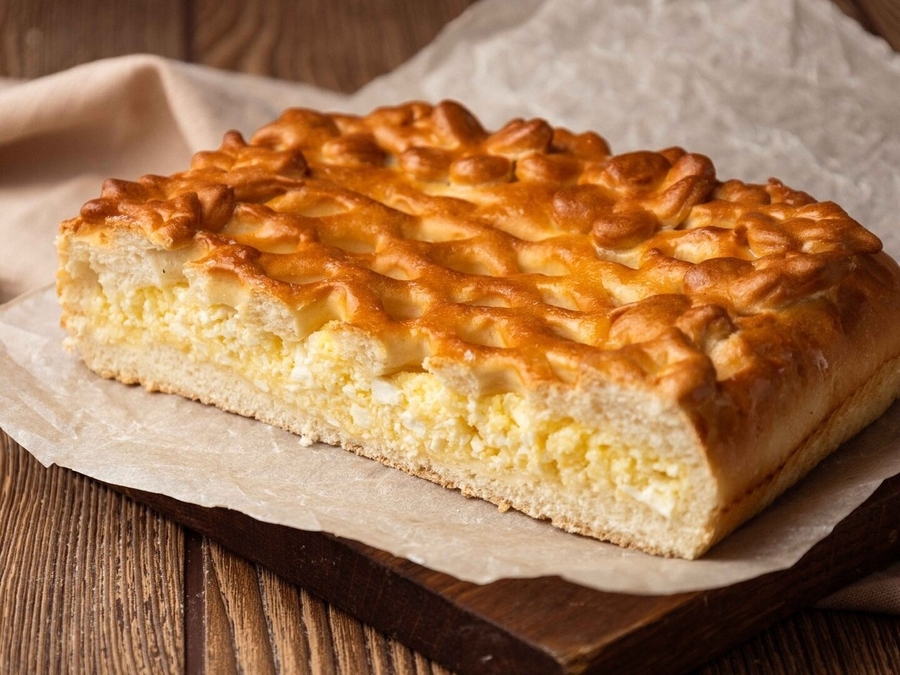 Пирог с творогом на дрожжевом тесте 500гр