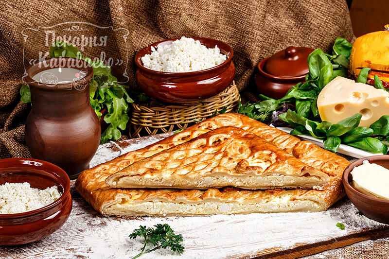 Пирог слоеный с творогом и сыр 0,75 кг.