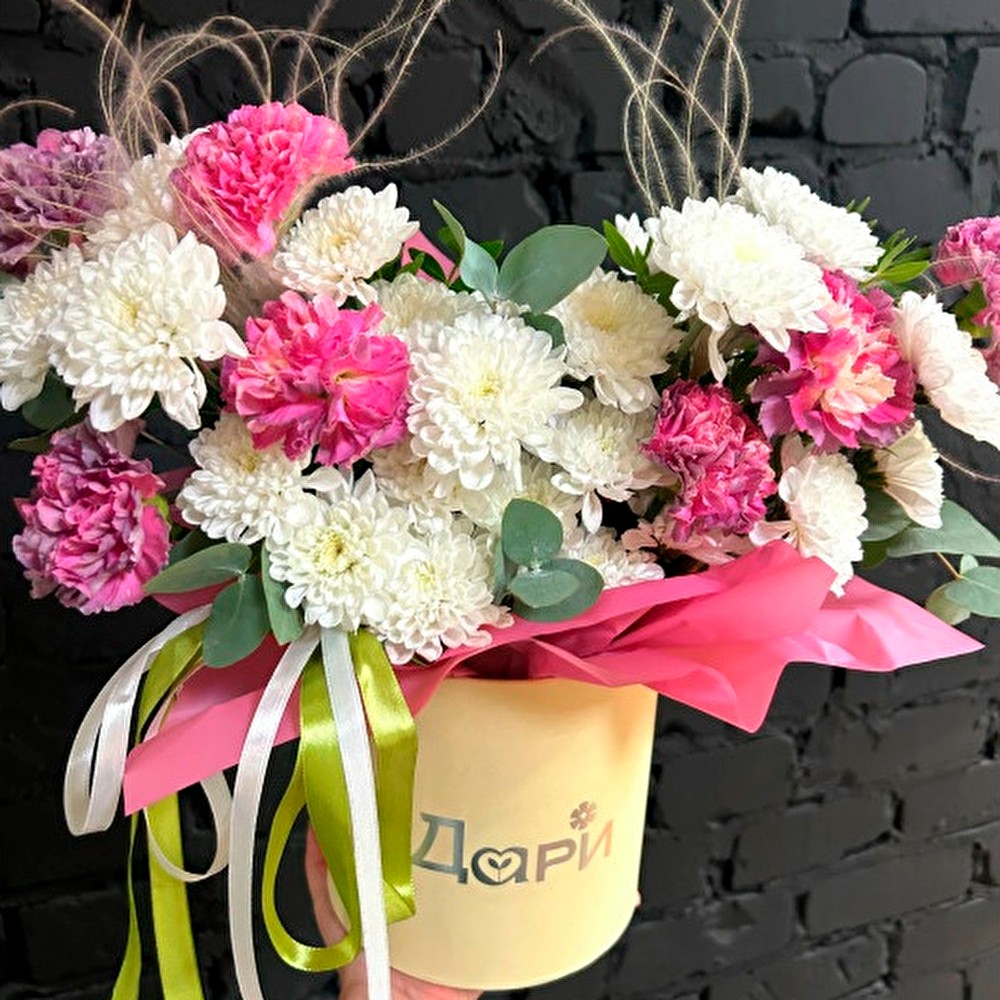 №83 Коробочка с хризантемой и диантусами L