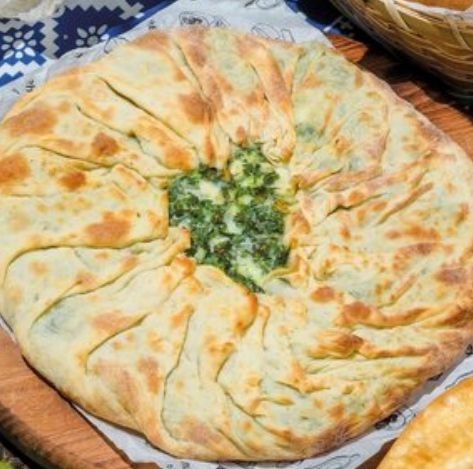 Хачапури по-гурийски с луком и яйцом
