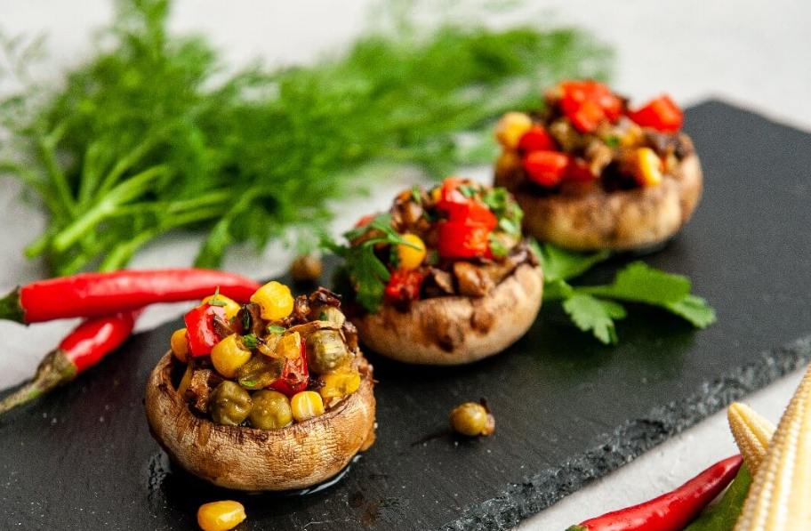 Шампиньоны фаршированные овощами