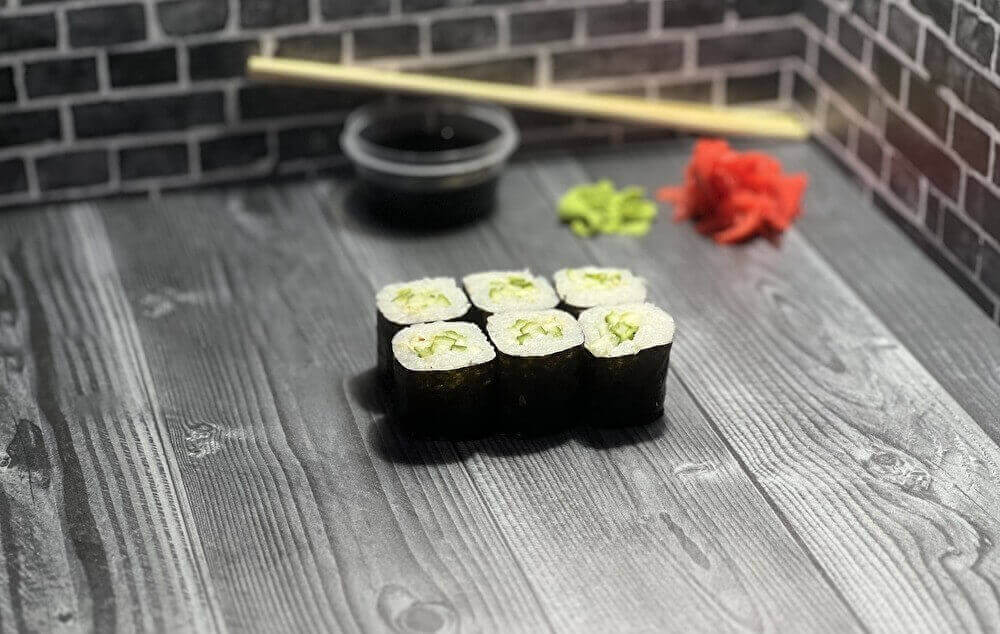 Мини ролл с огурцом