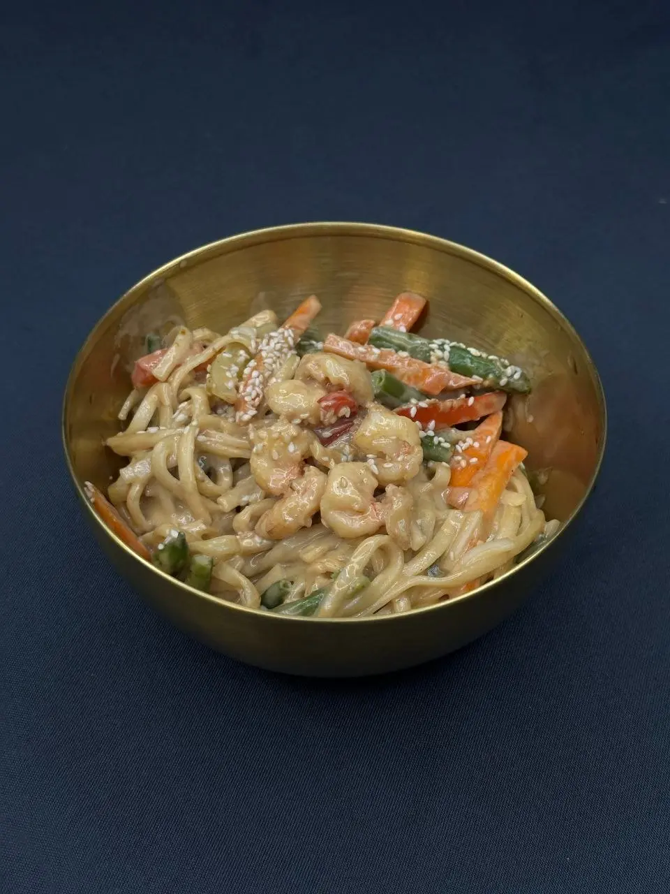 Удон с креветками в сливках и устричном соусе