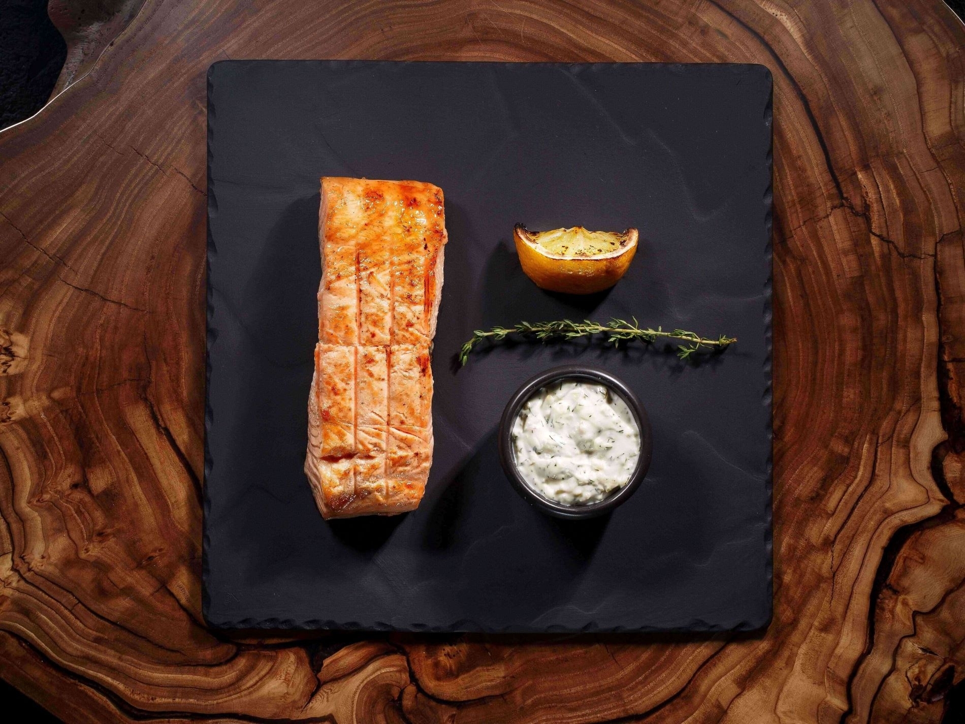 Стейк из лосося на углях