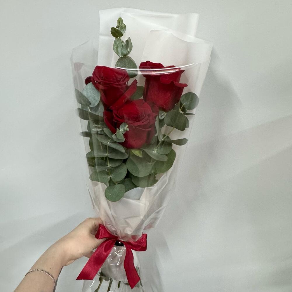 Розы с эвкалиптом
