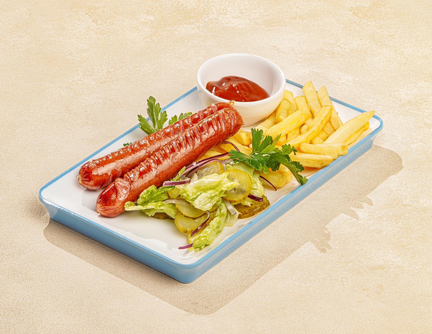 Колбаски гриль с картофелем фри