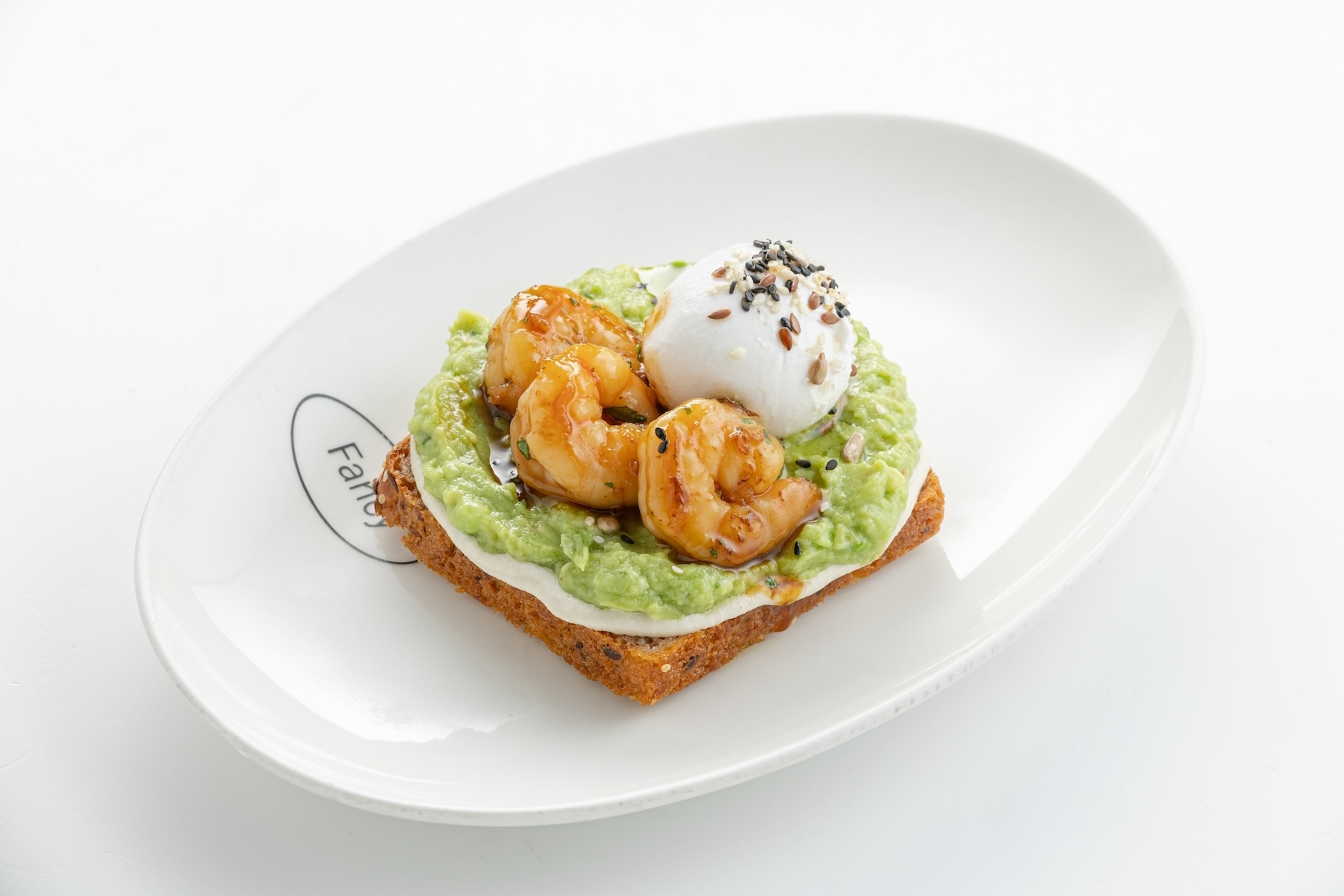 Авокадо тост c яйцом пашот и креветками на безглютеновом хлебе