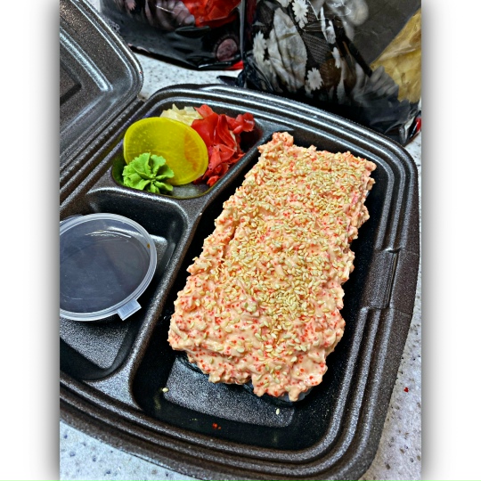 Теплый ролл с крабом 