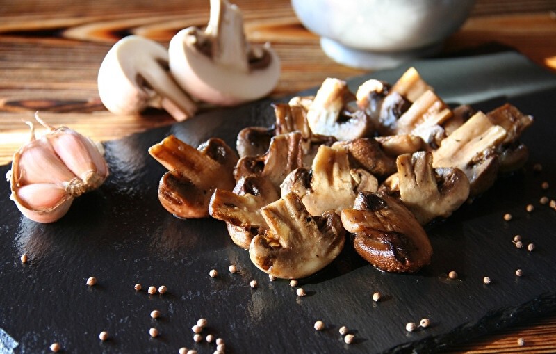 Грибы шампиньоны (100 гр)