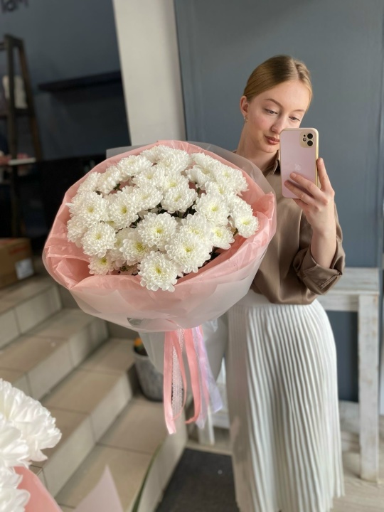 Букет из пышных хризантем