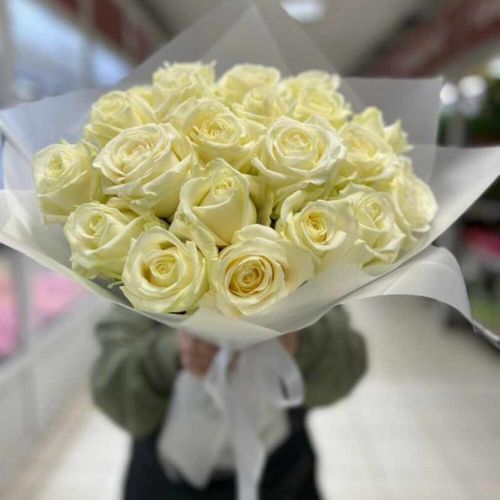 Класс букет белых роз в матовой упаковке