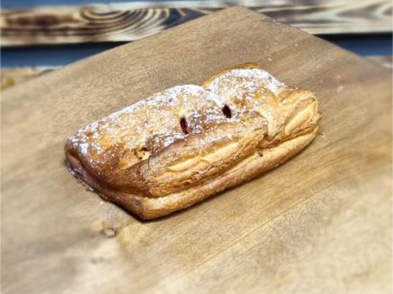 Слойка с чёрной смородиной и творогом