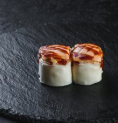 Запеченный с лососем в спайси соусе (8 шт.)