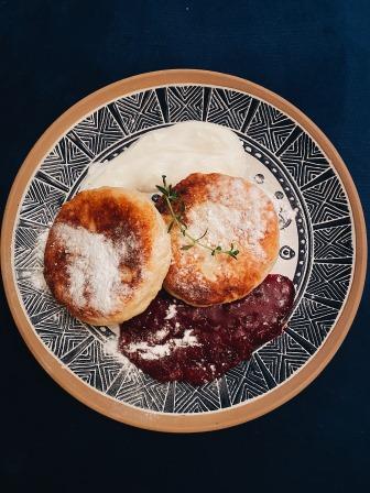 Сырники со сметаной