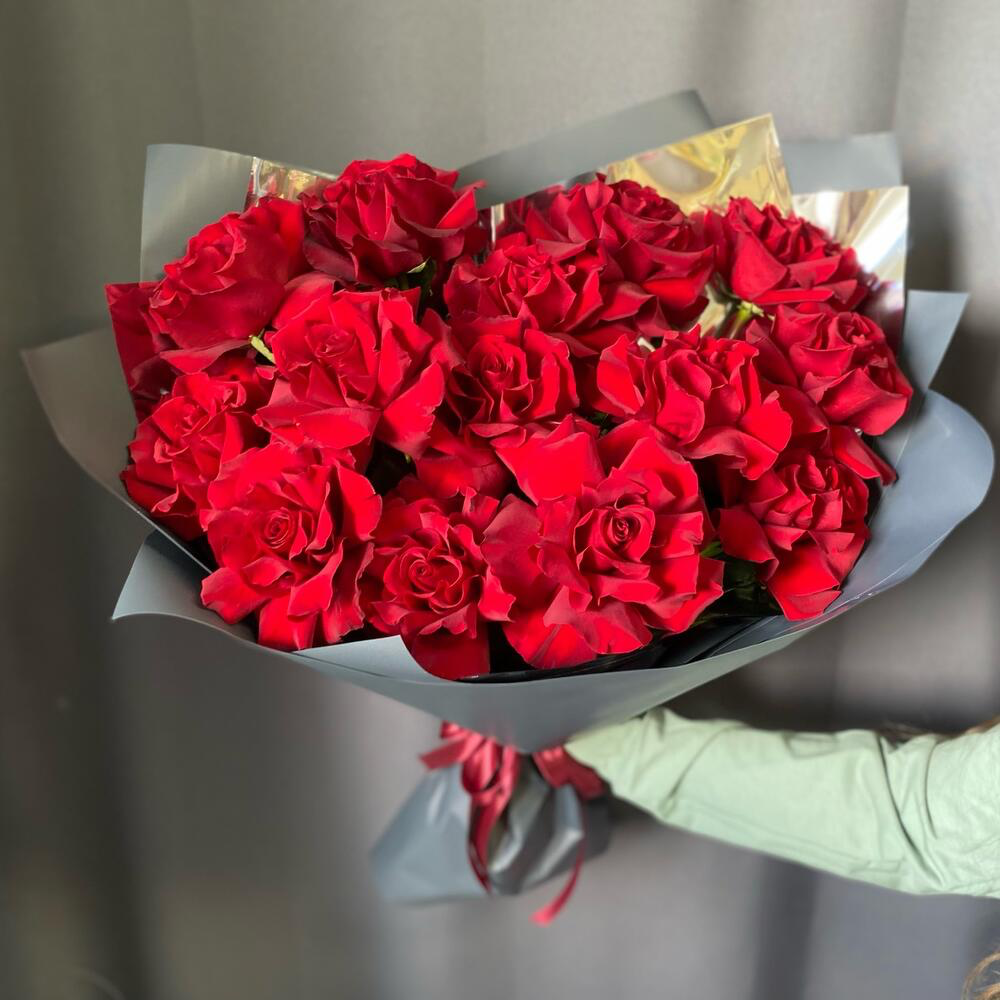 Красные французские розы 15 штук