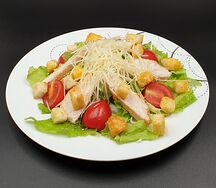 Салат Цезарь с курицей