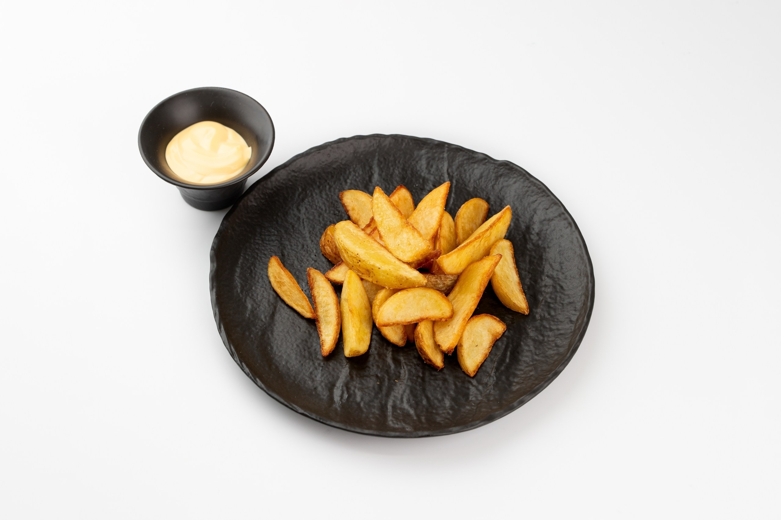 Картофельные дольки с сырным соусом