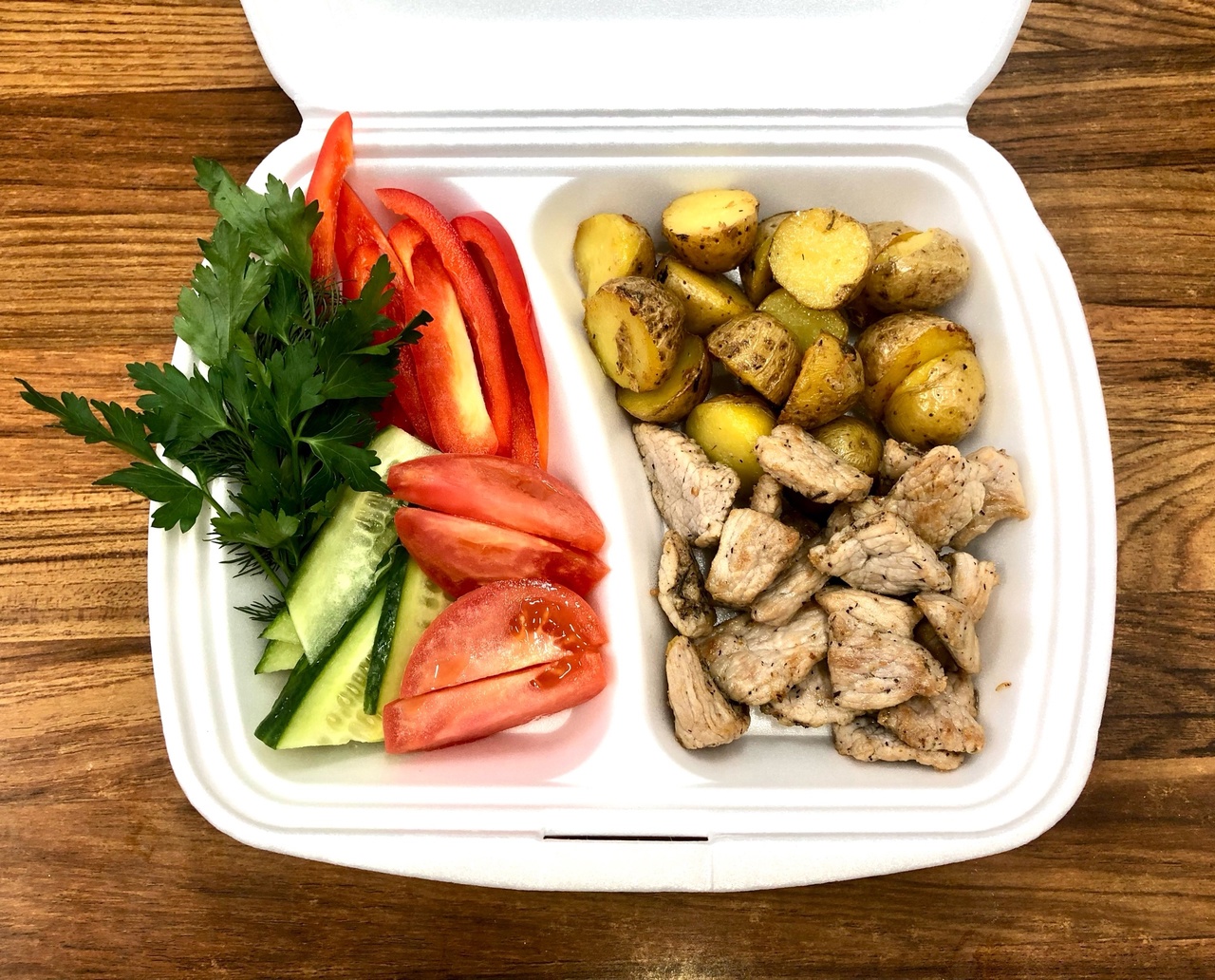 Картофель мини со свининой и овощами