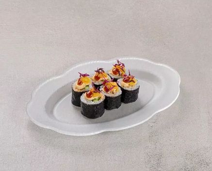 Ролл угорь с щучьей икрой