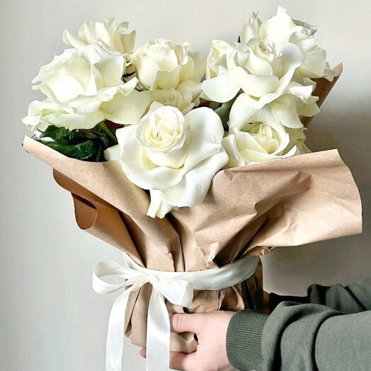 Композиция «Вечер» из французских роз в крафте