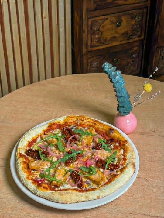 Пицца с копченым лососем в смокере 33см