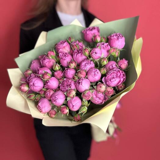 Букет кустовых пионовидных роз пионы